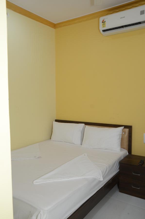 The United Hotel Mumbai  Buitenkant foto