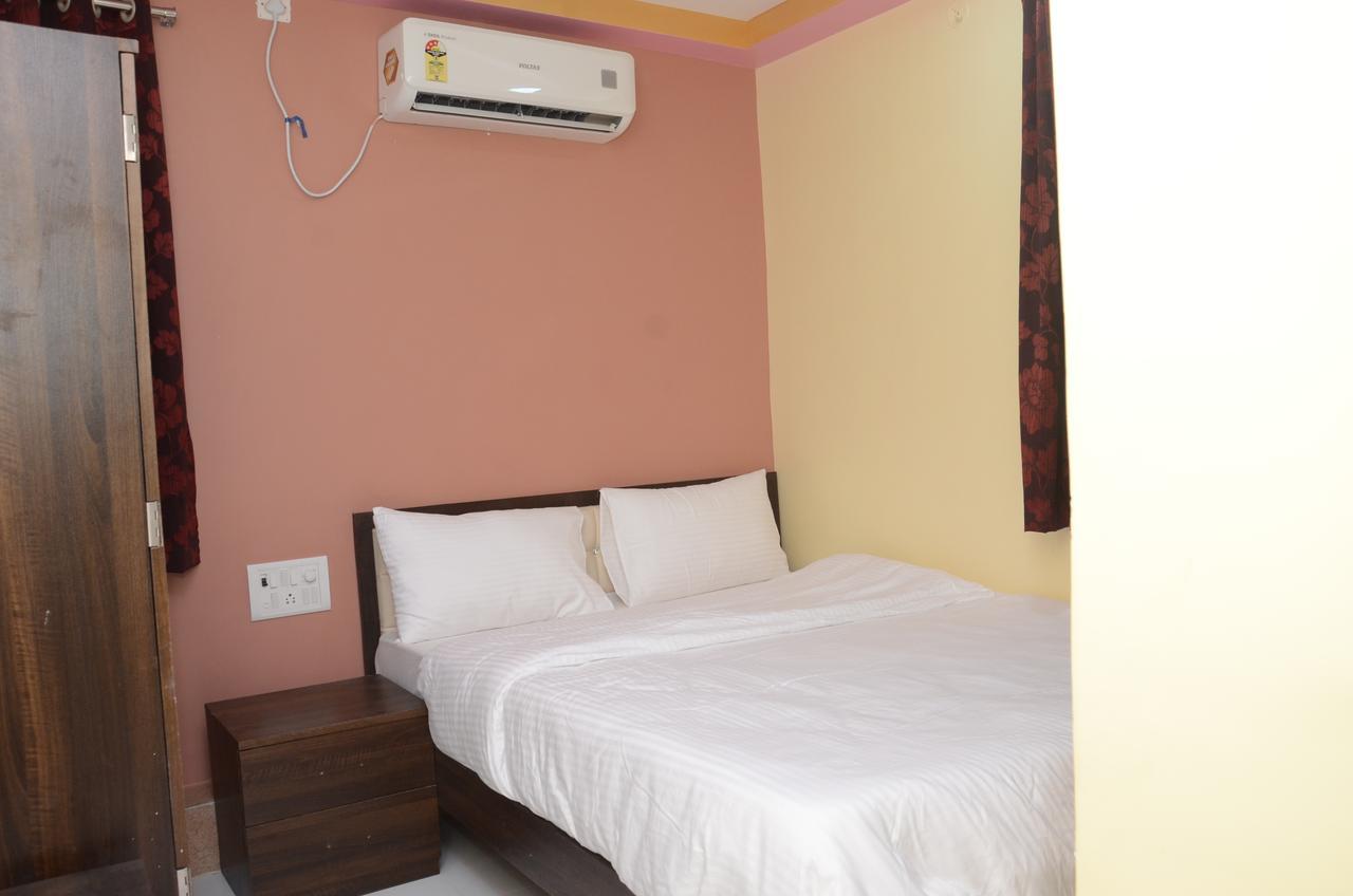 The United Hotel Mumbai  Buitenkant foto